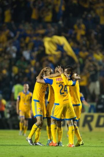 Así festejaron los jugadores de Tigres  el tercer gol.
