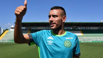 Brazilian Chapecoense footballer Alan Ruschel, one of the survivors of the LaMia airplane crash in Colombia, gestures to supporters after a training session at the Arena Conda stadium in Chapeco, Santa Catarina state, in southern Brazil on January 20, 201