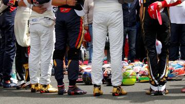 Los pilotos rindiendo homenaje a Bianchi el a&ntilde;o pasado.