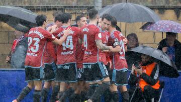 AMOREBIETA-ETXANO (VIZCAYA), 07/01/2024.- Los jugadores del Celta de Vigo celebran un gol de su equipo durante el partido de dieciseisavos de final de la Copa del Rey que disputan Amorebieta y Celta de Vigo este domingo en el Campo Municipal de Urritxe (Amorebieta). EFE/ Luis Tejido
