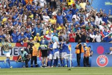 Los italianos celebran el 1-0 de Citadin Martins Eder.