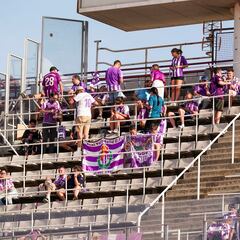 El club pide disculpas y encuesta a los hinchas que viajaron a Barcelona