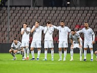Zenica (Bosnia and Herzegovina), 01/04/2026.- Players of Italy react during the penalty shoout-out in the FIFA World Cup 2026 European playoff match between Bosnia and Herzegovina and Italy in Zenica, Bosnia and Herzegovina, 31 March 2026. Bosnia and Herzegovina won the penalty shoot-out. (Mundial de Fútbol, Bosnia-Herzegovina, Italia) EFE/EPA/NIDAL SALJIC