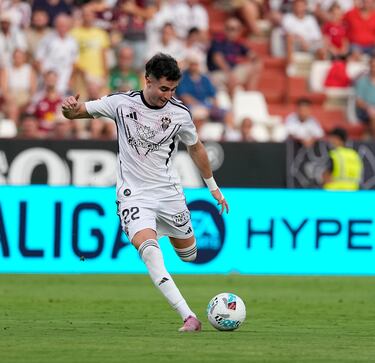 No se lo pensó dos veces Morcillo para disparar casi desde el medio del campo. Un golazo que, sin embargo, no sirvió para sumar puntos en Gran Canaria. Quinto gol del centrocampista del Albacete.