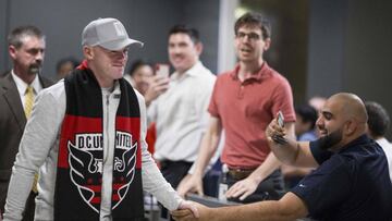 English soccer player Wayne Rooney arrives at Dulles International Airport on June 28, 2018 in Dulles, Virginia.  
 Rooney will join Major League Soccer&#039;s DC United and will debut with the team July 14, 2018. England record goalscorer Wayne Rooney left boyhood club Everton for D.C. United of Major League Soccer on Thursday, saying he hungers for American success to fulfill a career goal. The US club and English Premier League outfit announced the agreement on a permanent transfer as Rooney was on a flight to Washington.
  / AFP PHOTO / ZACH GIBSON