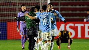 Players of Sporting Cristal celebrate at the end of the Copa Libertadores group stage second leg football match between Bolivia's The Strongest and Peru's Sporting Cristal at the Hernando Siles stadium in La Paz, on June 7, 2023. (Photo by JORGE BERNAL / AFP)