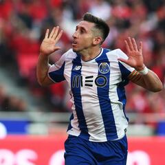 Porto vence a Benfica con un gol de Héctor Herrera
