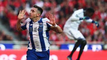 H&eacute;ctor Herrera festeja el gol del triunfo 1-0 con el Porto ante el Benfica en la jornada 30 de la Liga Portuguesa.