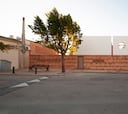 Un padre constructor y un hijo arquitecto construyen esta casa sostenible de 80 m2 en un pequeño pueblo rural de Córdoba