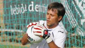 <b>EL JUEGO CON LOS PIES. </b>Es una virtud que juega a favor de Alves.