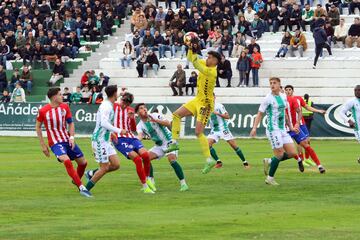 Balón aereo que intercepta Iván Moreno.
