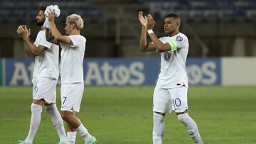 (From L) France's forward Olivier Giroud, France's forward Antoine Griezmann and France's forward Kylian Mbappe celebrate at the end of the UEFA Euro 2024 group B qualification football match between Gibraltar and France at the Algarve stadium in Faro on June 16, 2023. (Photo by Thomas COEX / AFP)