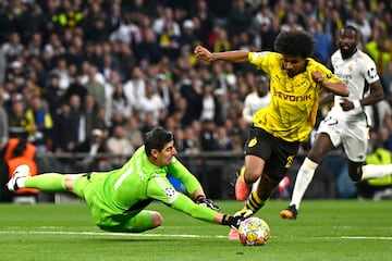 Courtois ante Adeyemi en la final de la Champions.