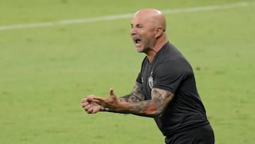 Soccer Football - Brasileiro Championship - Atletico Mineiro v Fluminense - Mineirao Stadium, Belo Horizonte, Brazil - October 14, 2020  Atletico Mineiro coach Jorge Sampaoli during the match   REUTERS/Washington Alves