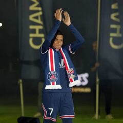 Kylian Mbappé to stay at PSG: transfer decision as it happened