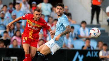 Vigo(Pontevedra)28/09/2023.- El defensa del Celta de Vigo Unai Núñez (d) disputa una posesión ante Borja Mayoral (i), delantero del Getafe SAD durante el partido de la jornada 9 de Laliga celebrado en el estadio de Balaidos este domingo ante el Celta de Vigo. EFE/Salvador Sas
