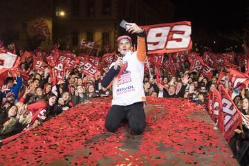 Marc Márquez celebró con sus seguidores su título de MotoGP.