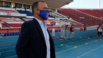 Futbol, Universidad de Chile vs Palestino.
Trigsima fecha, campeonato nacional 2021.
El entrenador de Universidad de Chile Rafael Dudamel, dirige a sus jugadores o durante el partido de primera division contra Palestino en el Estadio Nacional.
Santiago, Chile.
14/01/2021
Marcelo Hernandez/Photosport
Football, Universidad de Chile vs Palestino.
30th date, 2021 National Championship.
Universidad de Chile's head coach Rafael Dudamel gives inductions to his players during the first division football match against Palestino at Nacional stadium.
Santiago, Chile.
14/01/2021
Marcelo Hernandez/Photosportt