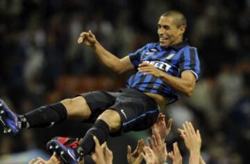 Es el único colombiano con cinco títulos ligueros. Los ganó todos con Inter en: 2005/2006, 2006/2007, 2007/2008, 2008/2009 y 2009/2010