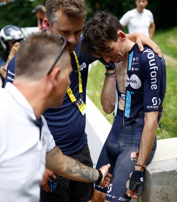 El ciclista francés del Team DSM–Firmenich tuvo un accidente durante la etapa y las lesiones causadas en el mismo le obligaron a retirarse de la ronda gala.