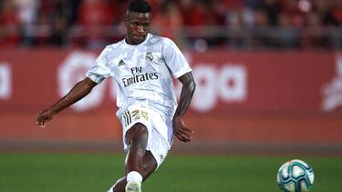 MALLORCA, SPAIN - OCTOBER 19: Vinicius Junior of Real Madrid CF kicks the ball during the warm up before the La Liga match between RCD Mallorca and Real Madrid CF at Iberostar Estadi on October 19, 2019 in Mallorca, Spain. (Photo by Alex Caparros/Getty Im