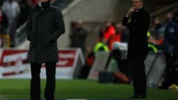 Mourinho, durante el Granada-Real Madrid.