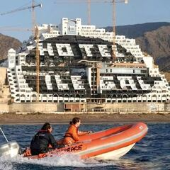 El Gobierno inicia los trámites para demoler el hotel de El Algarrobico