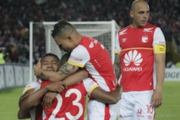 Santa Fe líder en Libertadores: gana 3-1 a Colo Colo en Bogotá