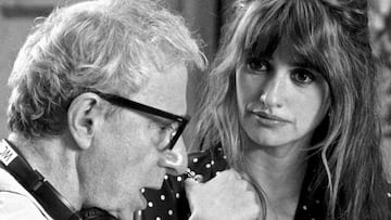 Pen&eacute;lope Cruz mirando a Woody Allen durante un rodaje.