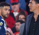 Quinteros recibe insulto de uno de sus jugadores: la imagen está dando la vuelta al mundo
