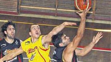 <b>ENSAYO. </b> Bandeja de Calderón ante Sergio Rodríguez.