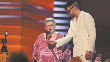 Vídeo: “Eres un inútil”, el mensaje de Paquita la del Barrio a Bad Bunny en unos premios billbord