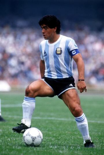 Sin duda uno de los mejores jugadores del Mundo, quien levantó el título de Argentina en el Estadio Azteca en México 1986.