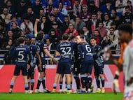 Los jugadores del Celta celebran un gol anotado contra el Olympique en Lyon.