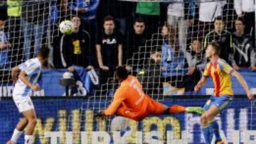 Acción del autogol de Kameni ante Cheryshev.