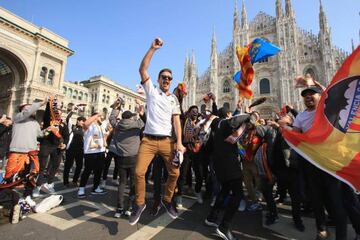 Aficionados del Valencia, en Milan, el pasado mes de febrero.