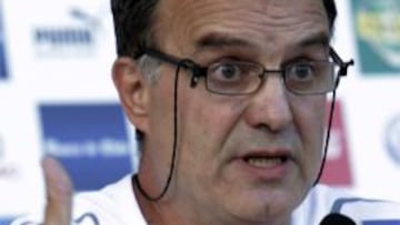 <b>Marcelo Bielsa</b>, durante la rueda de prensa en la que ha anunciado que renuncia a la selección de Chile.