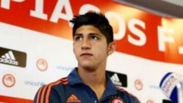 Alan Pulido debutó con el Olympiacos por la Copa de Grecia