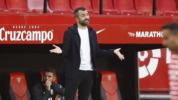 Diego Mart&iacute;nez en un partido del Granada.