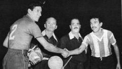 Manuel &Aacute;lvarez y &Aacute;ngel Labruna fueron los capitanes de Chile y Argentina hace 60 a&ntilde;os en el Estadio Nacional. 