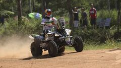 ASU20. ATYR&Aacute; (PARAGUAY), 02/01/2017.- El piloto chileno Ignacio Casale conduce su cuadriciclo Yamaha hoy, lunes 2 de enero de 2017, durante la primera etapa del Rally Dakar 2017, entre Atyra y Nueva Colombia en Paraguay. EFE/David Fern&aacute;ndez