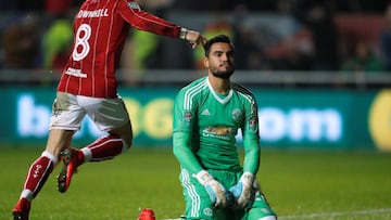 Soccer Football - Carabao Cup Quarter Final - Bristol City vs Manchester United - Ashton Gate Stadium, Bristol, Britain - December 20, 2017 Manchester United's Sergio Romero looks dejected after Bristol City's Joe Bryan scores their first goal Action Images via Reuters/John Sibley EDITORIAL USE ONLY. No use with unauthorized audio, video, data, fixture lists, club/league logos or "live" services. Online in-match use limited to 75 images, no video emulation. No use in betting, games or single club/league/player publications. Please contact your account representative for further details.