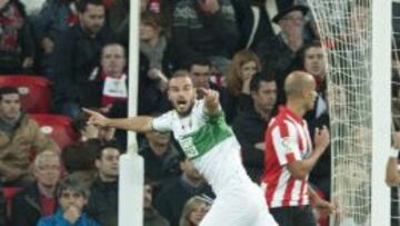 Lombán celebra su primer gol