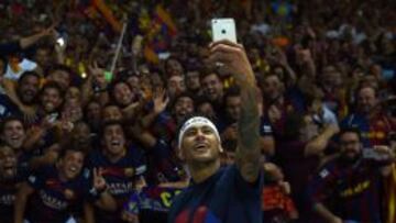 Neymar. celebrando la Champions en Berl&iacute;n.