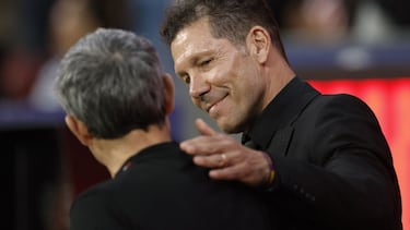 Atletico Madrid's Argentine coach Diego Simeone greets Athletic Bilbao's Spanish coach Ernesto Valverde prior the Spanish league football match between Club Atletico de Madrid and Athletic Club Bilbao at the Metropolitano stadium in Madrid on April 25, 2026. (Photo by Oscar DEL POZO / AFP)