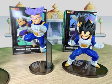 Las figuras de Goku, Vegeta, Gohan y Trunks buscando romper límites en la Cámara del Tiempo
