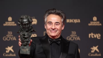 El actor Eduard Fernández posa tras recibir el Goya a Mejor actor protagonista, por 'Marco', en la 39º edición de los Premios Goya, en el Palacio de Exposiciones y Congresos de Granada, a 8 de febrero de 2025, en Granada, Andalucía (España). Los galardones son otorgados de manera anual por la Academia de las Artes y las Ciencias Cinematográficas de España (AACCE) con el objetivo de premiar a los mejores profesionales en cada una de las distintas especialidades tanto técnicas como creativas del cine español.
08 FEBRERO 2025;GOYA;CINE;PREMIOS;GALA;CINEASTAS;
Eduardo Parra / Europa Press
09/02/2025