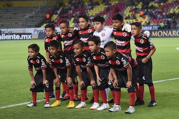 Los niños protagonizaron los protocolos de la jornada 16