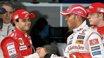 <b>DICHOSA CORTESÍA. </b>Ésa es la sensación que transmite con su gesto Felipe Massa, decepcionado con su tercer puesto en parrilla, al darle la mano a su rival de McLaren.