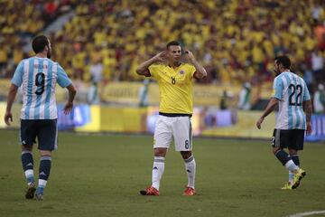 El volante ingresó al minuto 58 por Teo Gutiérrez. Lo que buscó Pékerman, entrenador en ese momento de la Selección, era tener más el balón y lograr más ideas en cancha. 